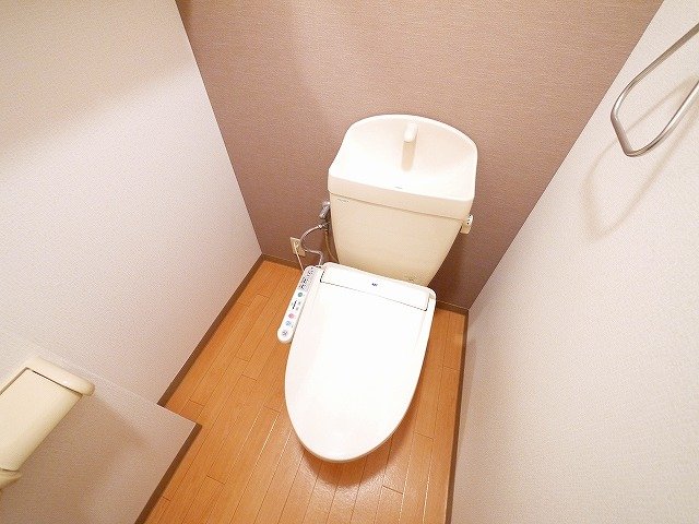 トイレ　ウォシュレット付きのトイレです。