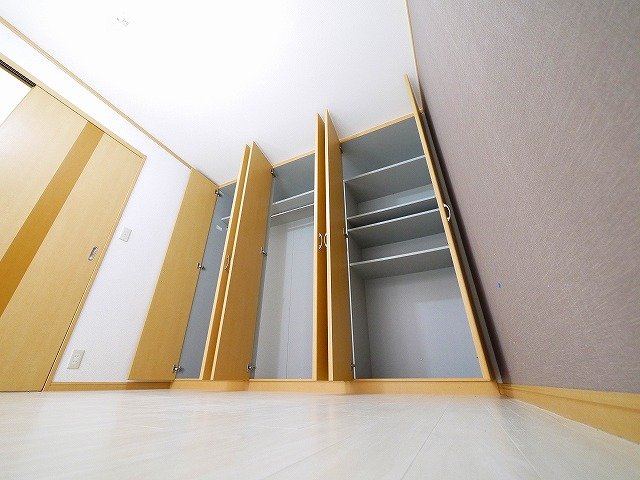 収納　衣類の収納にも困らない大きさがあります。