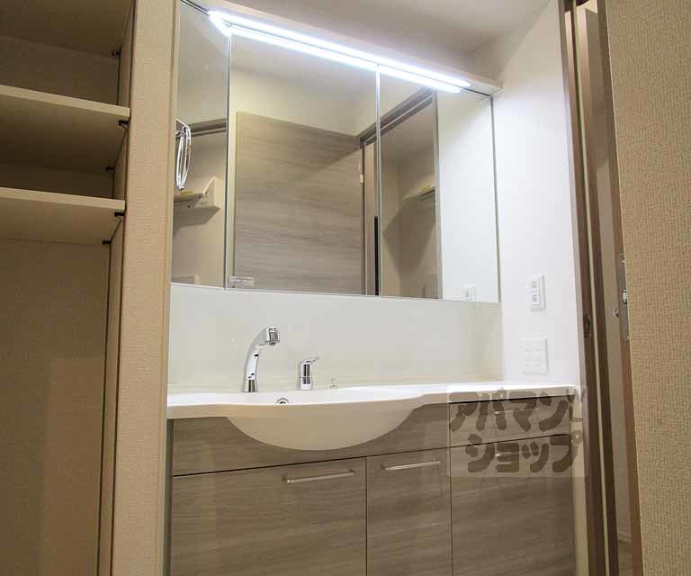 洗面設備　１０１号室の写真です。