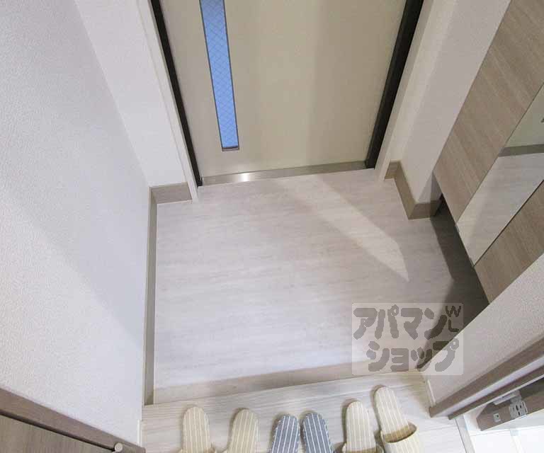 玄関　１０１号室の写真です。