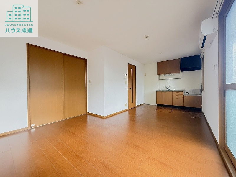 居室・リビング　※別号室のお写真です。