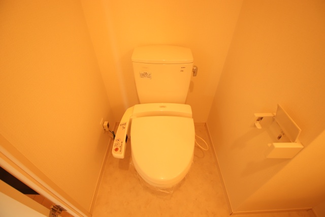 トイレ　※別室の参考写真の為、現況優先です。