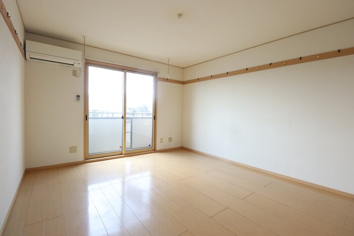 居室・リビング　コンパクトで使いやすい洋室です