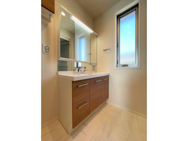 洗面設備　※反転タイプになります