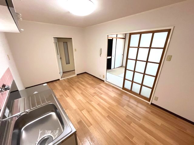 居室・リビング　写真は、他部屋の同間取りとなっております。