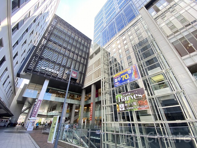 ショッピングセンター　上本町YUFURA（ショッピングセンター）まで336m