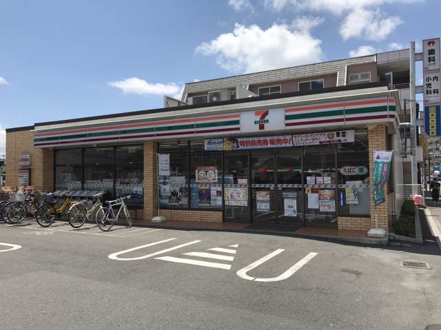 コンビニ　セブンイレブン（コンビニ）まで739m