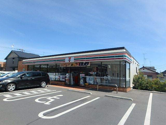 コンビニ　セブンイレブン（コンビニ）まで734m