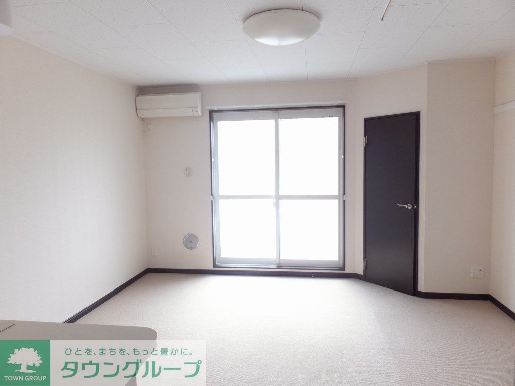 居室・リビング　２階床は防音性を考慮したカーペット仕様です。