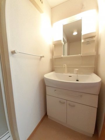 洗面設備　コンパクトで使いやすい洗面所