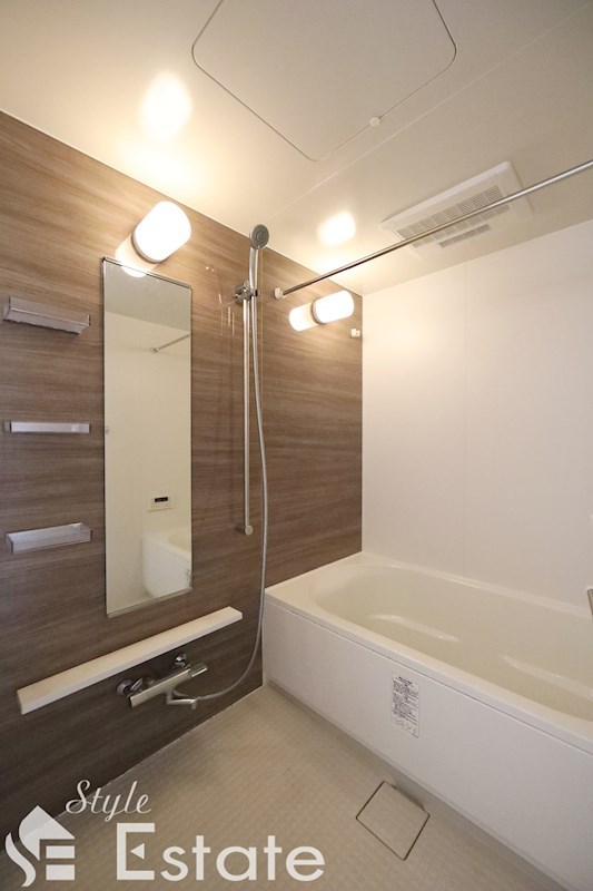 バス・シャワールーム　バスルーム