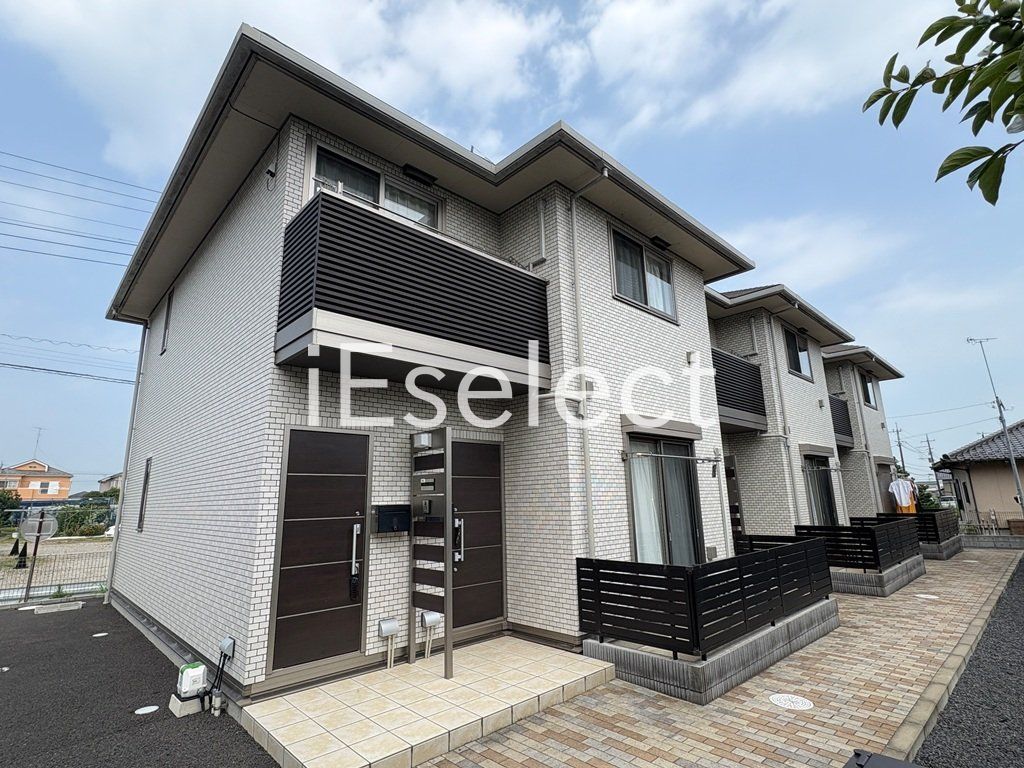 建物外観　２０２１年３月築！スーパーや国道が近く便利な立地★