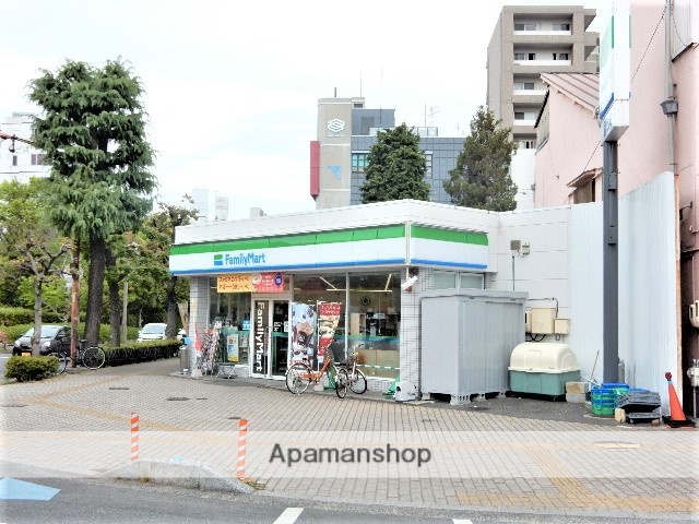 コンビニ　ファミリーマート中央町店（コンビニ）まで81m