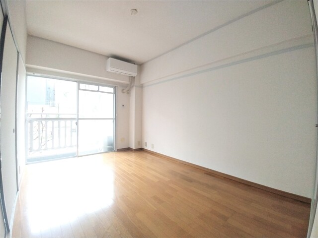 居室・リビング　南側洋室