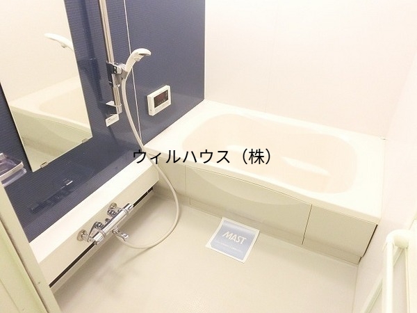 バス・シャワールーム　浴室乾燥機、追い焚き機能付きバス！