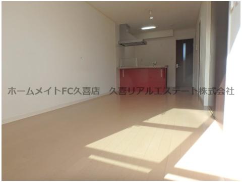 居室・リビング　同建物別号室　嬉しい！クリーム色のフローリング！11.1帖！