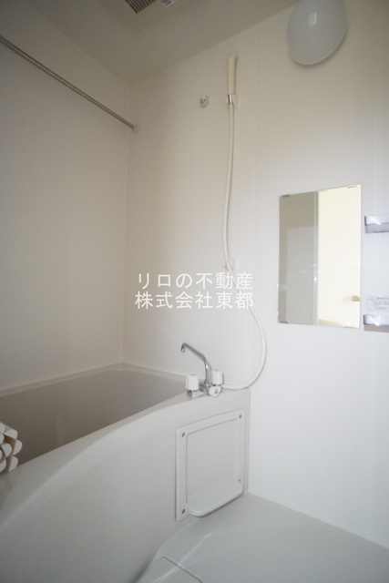 バス・シャワールーム　清潔感のある浴室で、１日の疲れを癒しリラックスできます。