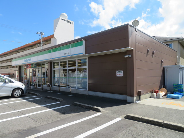 コンビニ　ファミリーマート住吉三丁目店（コンビニ）まで531m