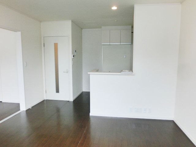 居室・リビング　明るいリビング！キレイなお部屋です。