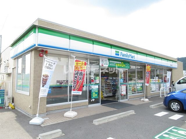 コンビニ　ファミリーマート 伊賀三田店（コンビニ）まで837m