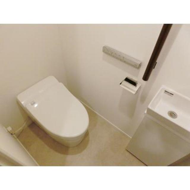 トイレ　※写真は同タイプ住戸です。