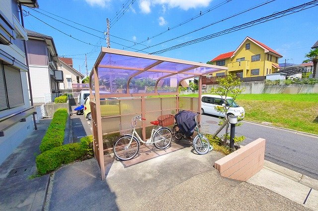 その他共有部分　屋根付きの駐輪場です