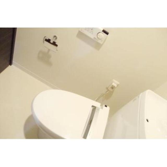 トイレ　※写真は同タイプ住戸です。