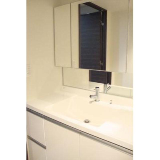 洗面設備　※写真は同タイプ住戸です。