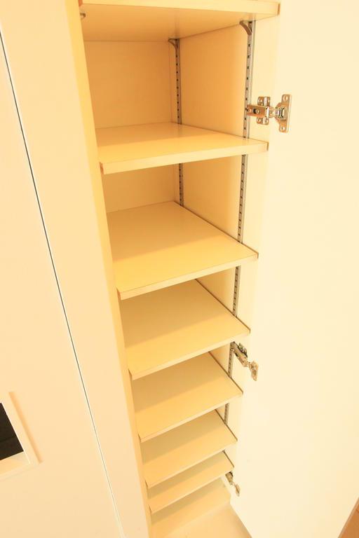 収納　写真は同タイプ住居です。