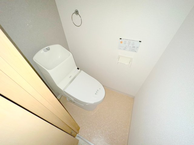 トイレ　綺麗なトイレにはウォシュレット標準装備です。