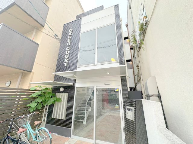 建物外観　オシャレな外観。この周辺では飛びぬけて目立っています。