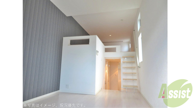 居室・リビング　ロフトのあるリビングのイメージ写真です。