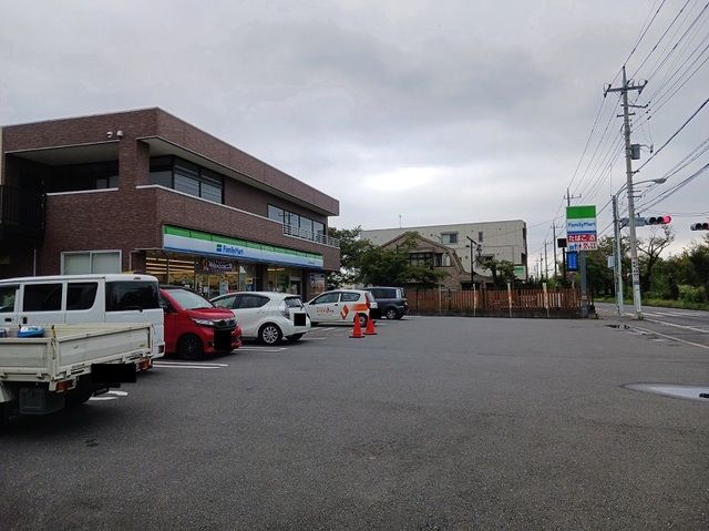 コンビニ　ファミリーマート（コンビニ）まで500m