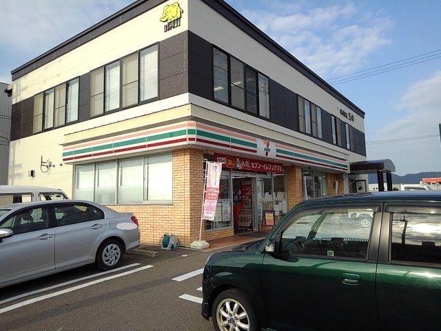 コンビニ　セブンイレブン坂出江尻町店（コンビニ）まで700m