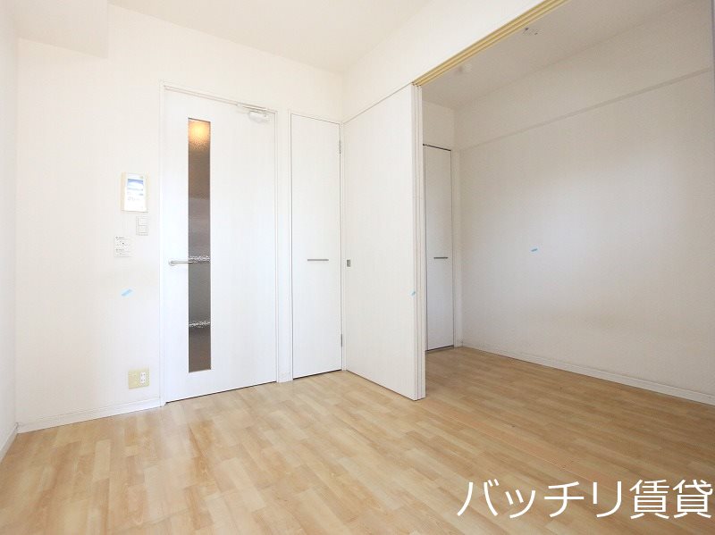 居室・リビング　別号室タイプの為、現状を優先致します。