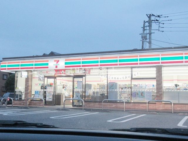 コンビニ　セブンイレブン美園３丁目店（コンビニ）まで239m