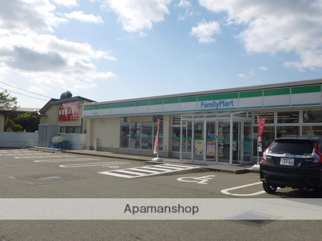コンビニ　ファミリーマート（コンビニ）まで750m