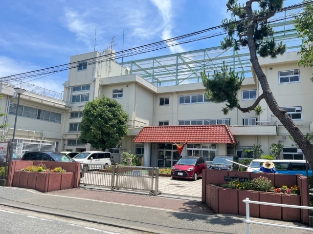 中学校　横浜市立万騎が原中学校（中学校）まで674m