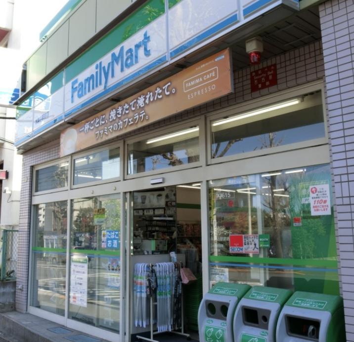 コンビニ　ファミリーマート本駒込駅前店（コンビニ）まで396m