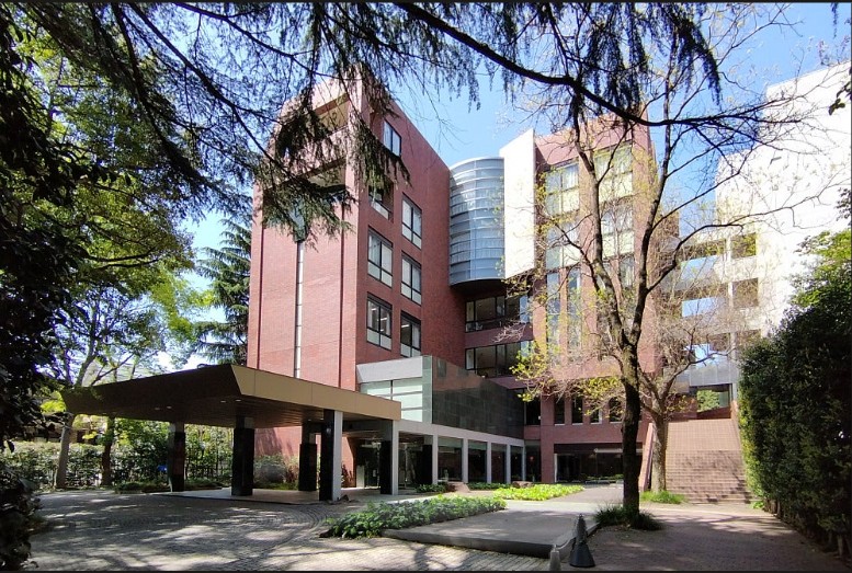 大学・短大　私立目白大学新宿キャンパス（大学・短大）まで503m
