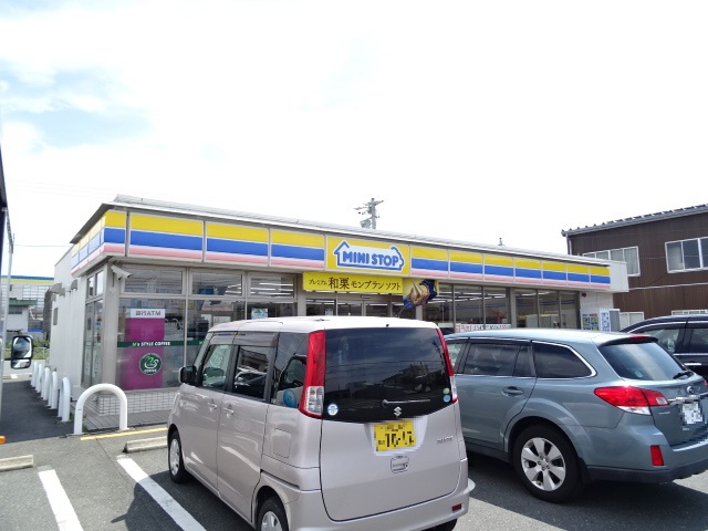 コンビニ　ミニストップ（コンビニ）まで555m