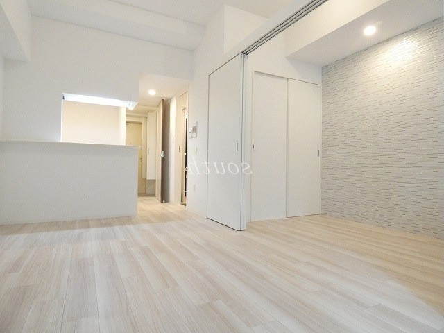 居室・リビング　お部屋により室内カラーが異なります