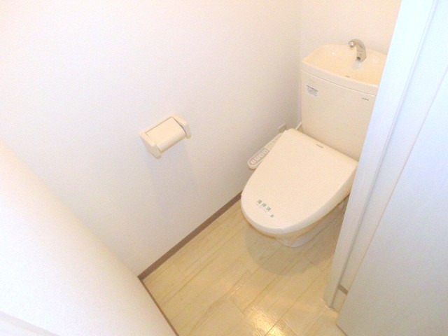 トイレ　ウォシュレット付きです♪