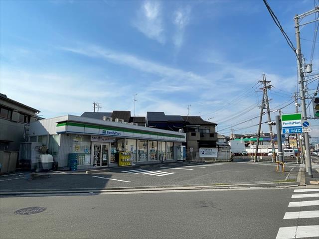 コンビニ　ファミリーマート（コンビニ）まで18m