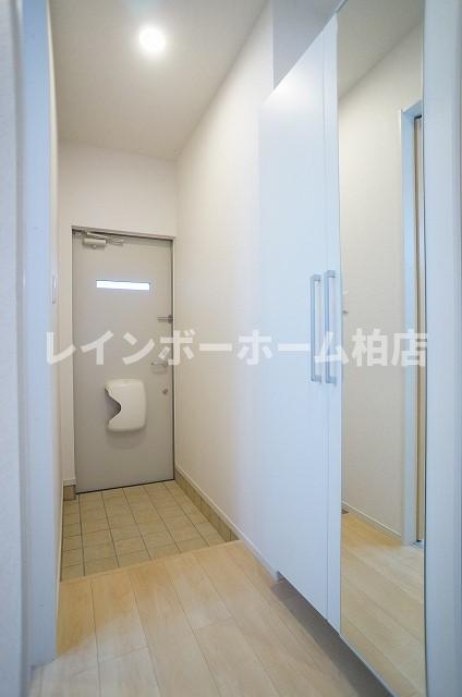 玄関　シューズボックスがあります