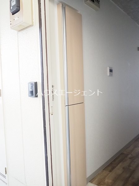 エントランス　スリムなシューズボックス付き
