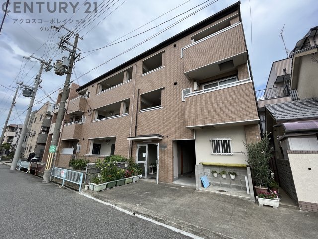 建物外観　オートロックで外部の人間が簡単に出入りできないため安心です。