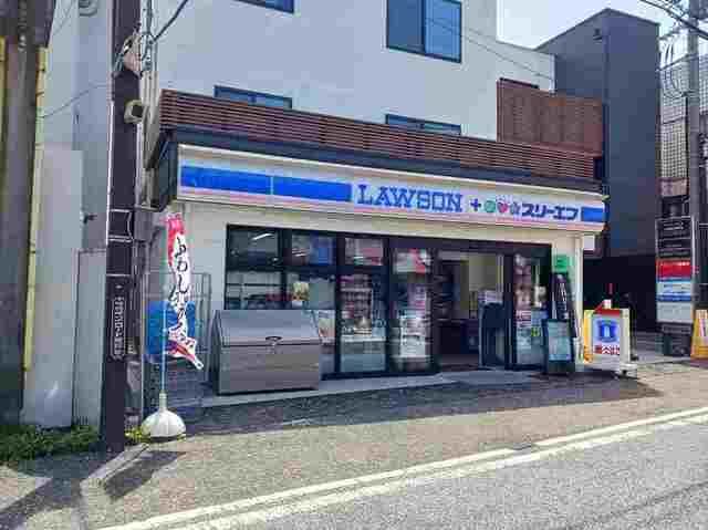 コンビニ　ローソンスリーエフ（コンビニ）まで550m