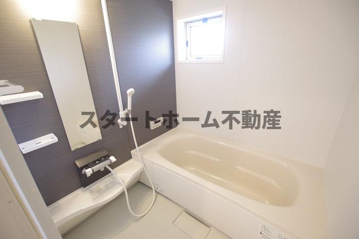 バス・シャワールーム　コンパクトで使いやすいお風呂です