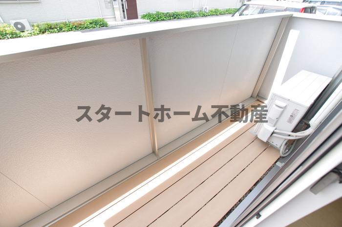 バルコニー　開放的で明るい空間を演出してくれるバルコニーです